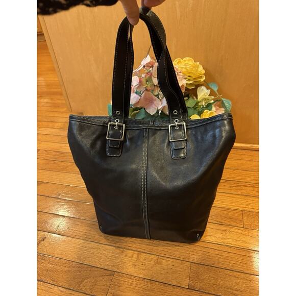Coach Handbags - Coach 9573 black tote bag (pu100
